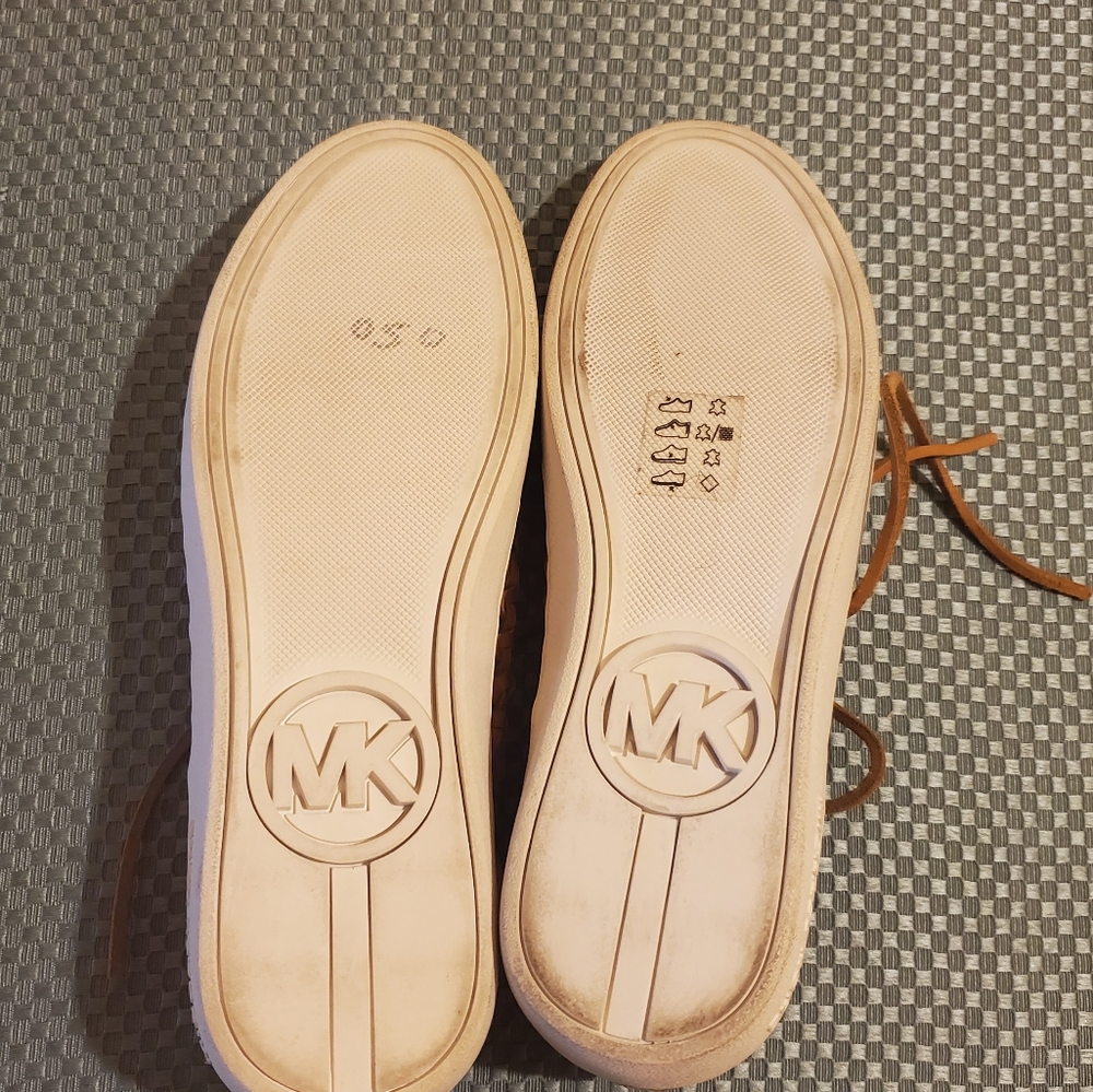 Shoes - Picture 4 of 4